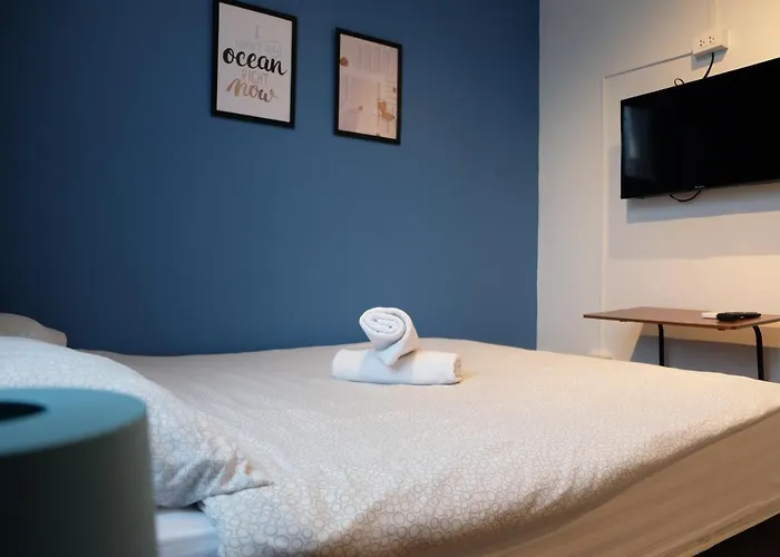 Sleep With Me Too Bangkok- Bts Phra Khanong Hotel